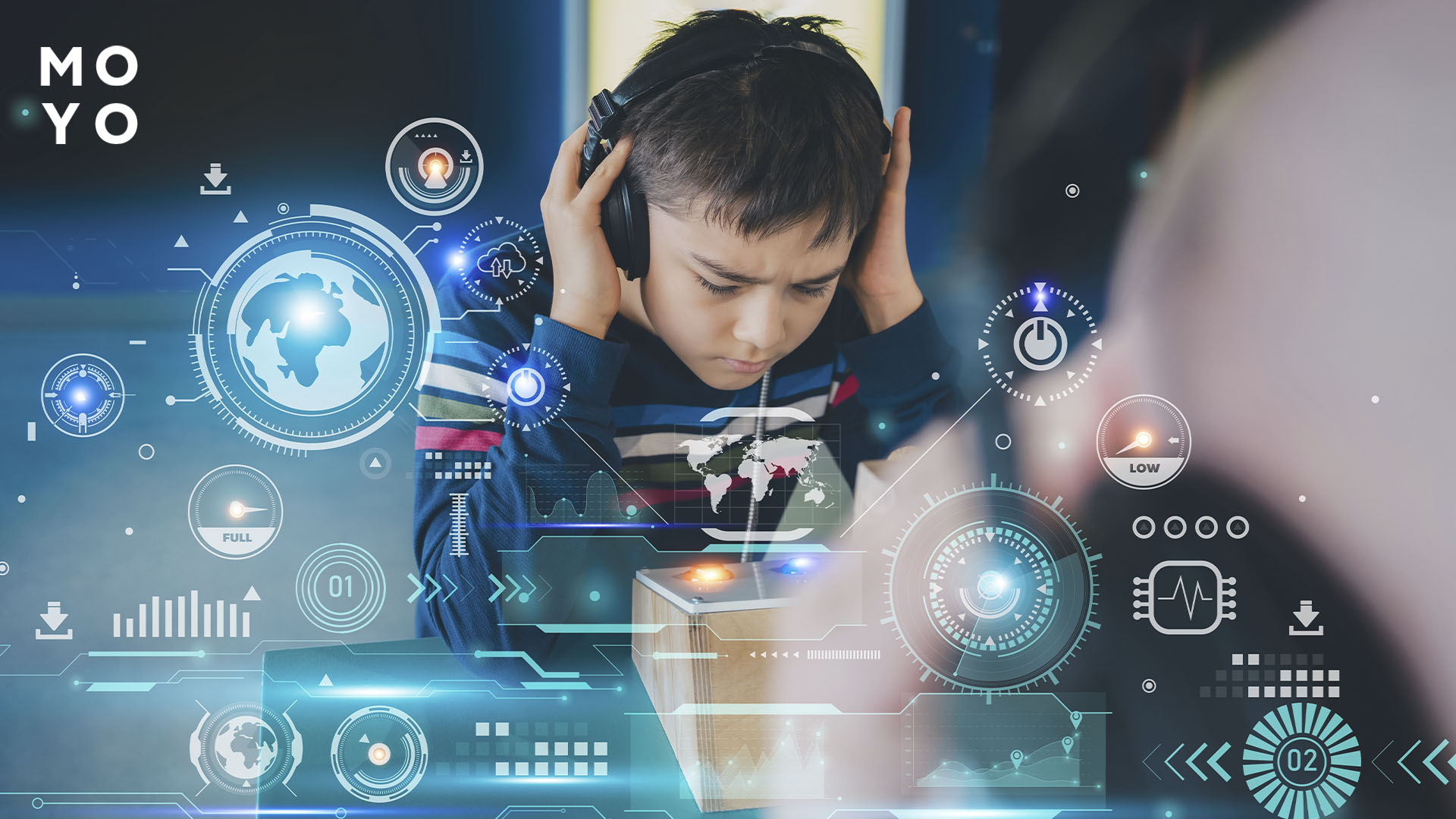 Микрофон может располагаться с левой и правой стороны