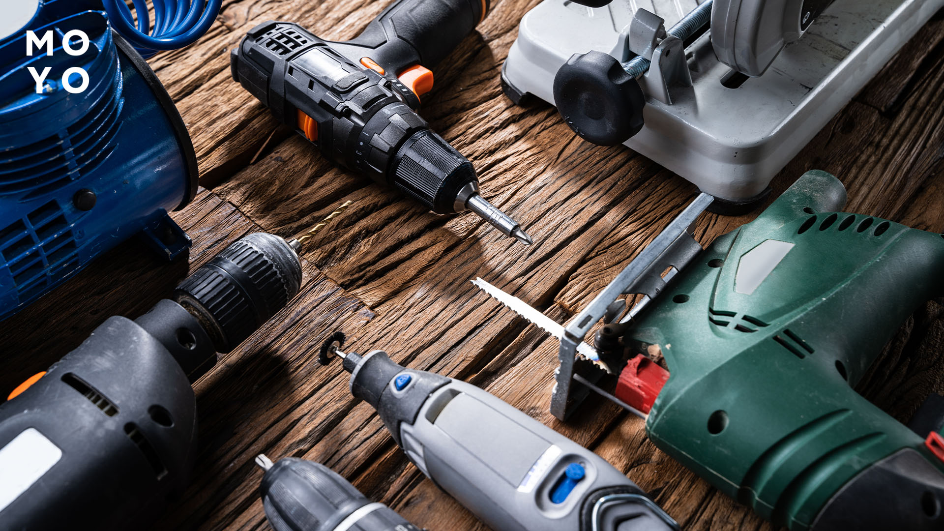  робота з шуруповертом