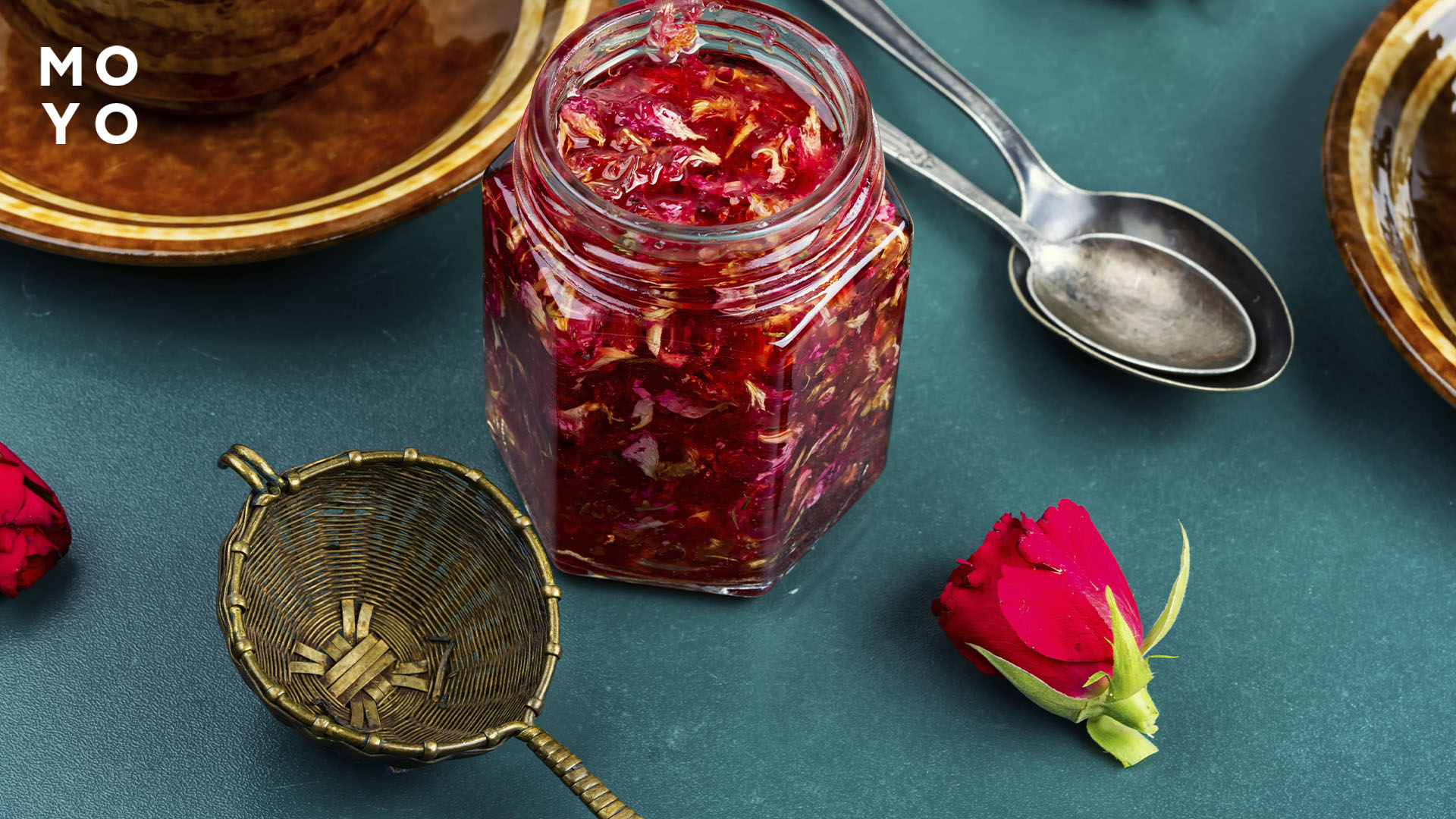 Варення з троянди в скляній банці