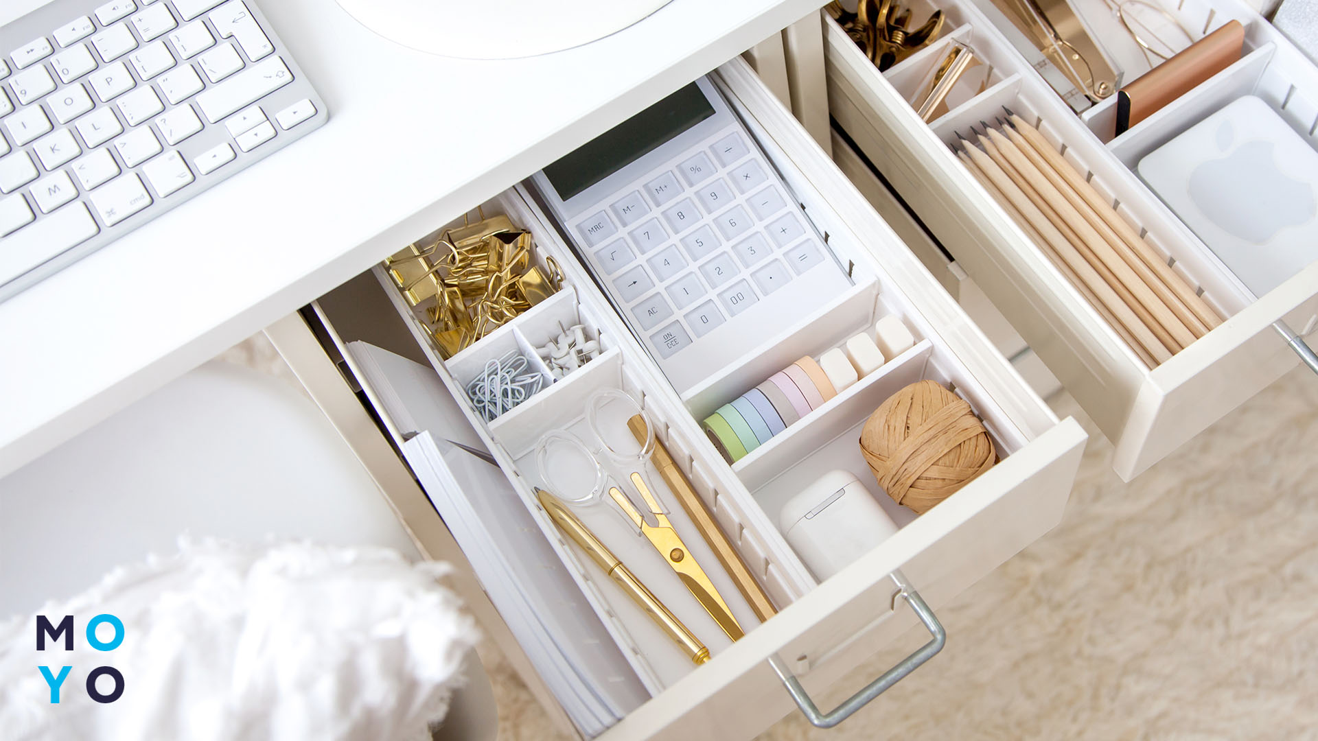 органайзер в шухляде стола