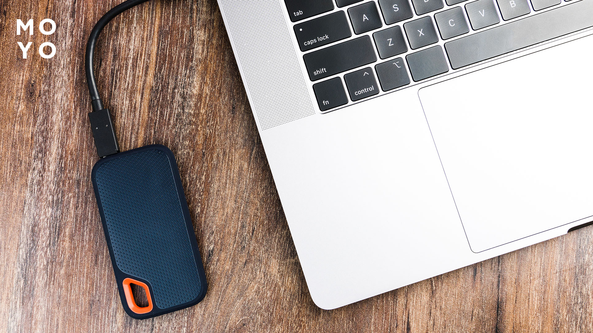 Зовнішній SSD та ноутбук