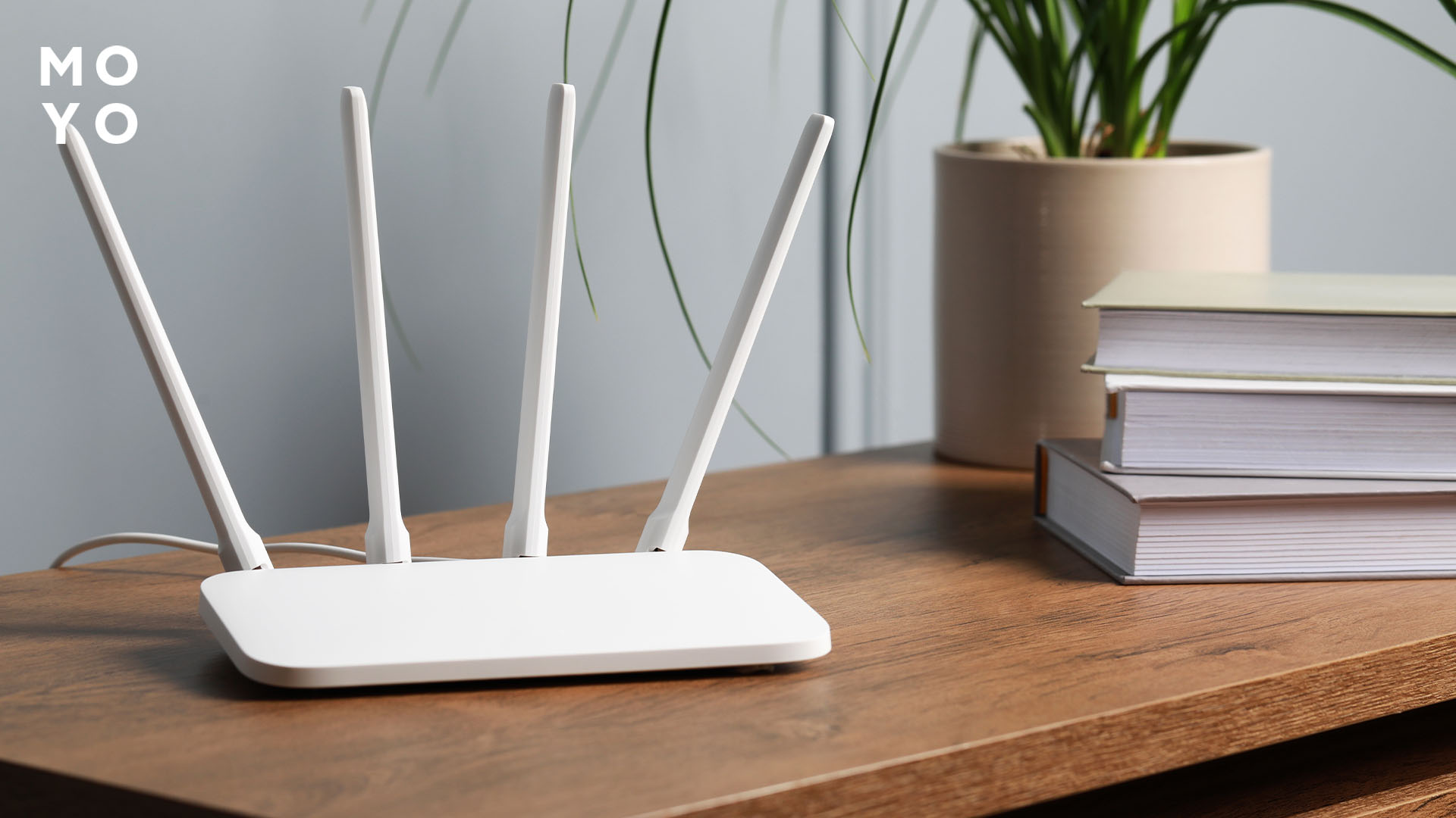 Роутер на 4 антенны белый