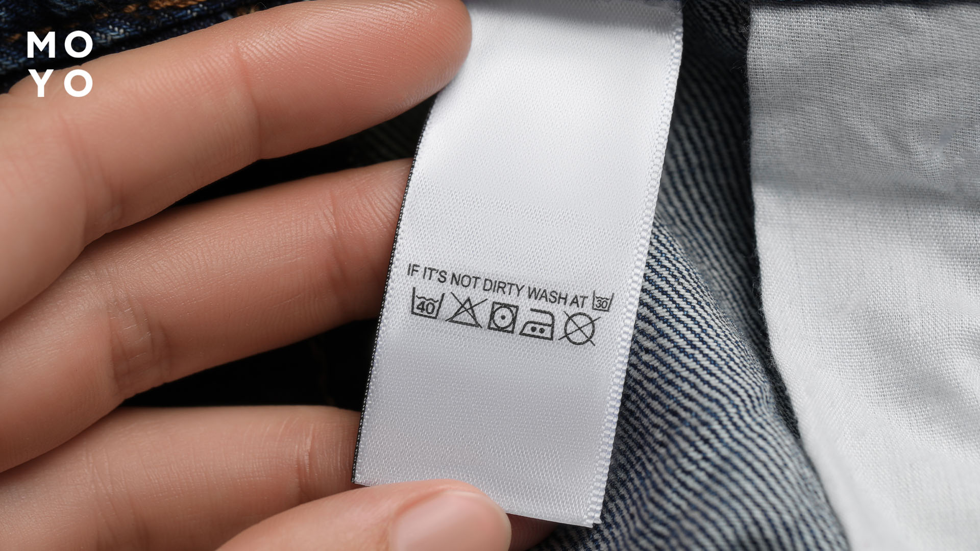 этикетка с правилами стирки и глажки