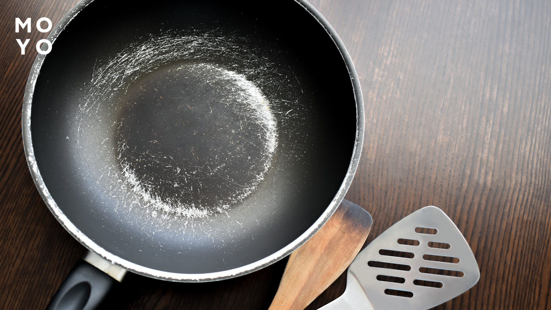 Сковорода з подряпаним покриттям