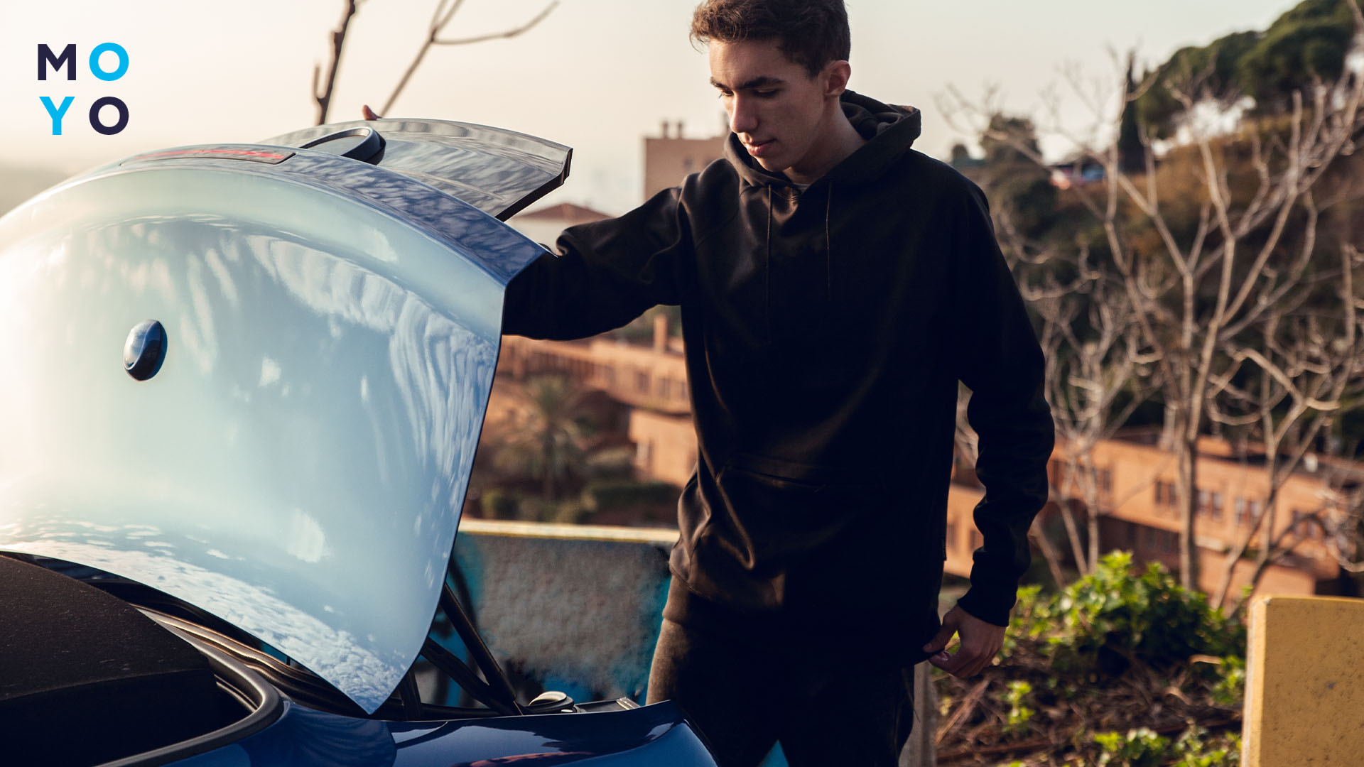 перевірка доступу в салон через дверці багажника