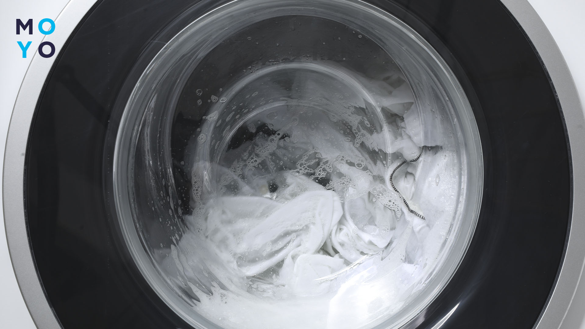 обертання барабана пральної машини з білизною