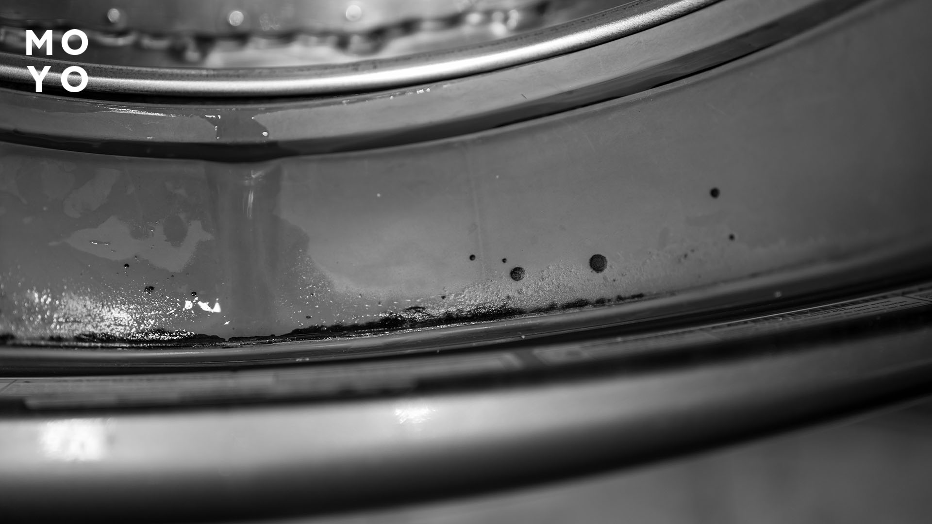 поврежденный уплотнитель в крышке люка стиралки