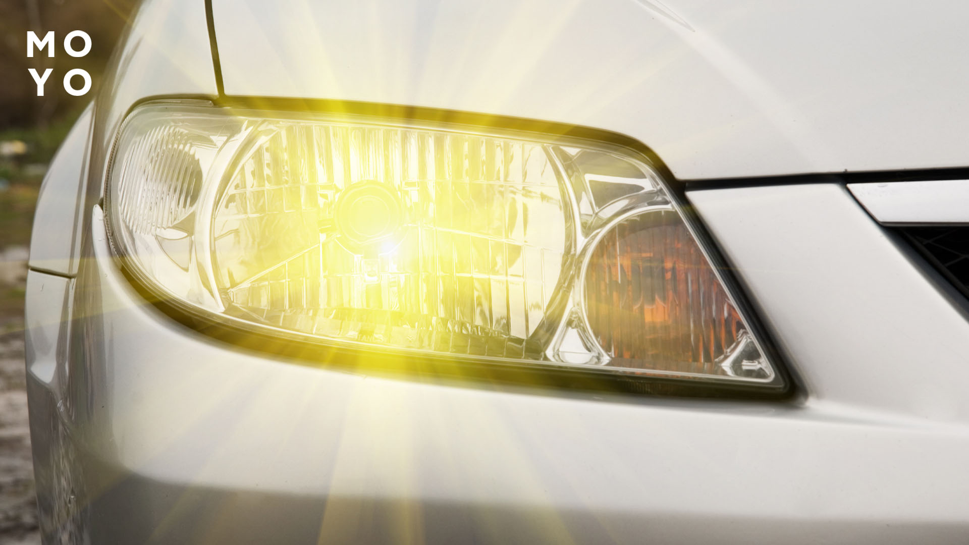 жовте світло фар