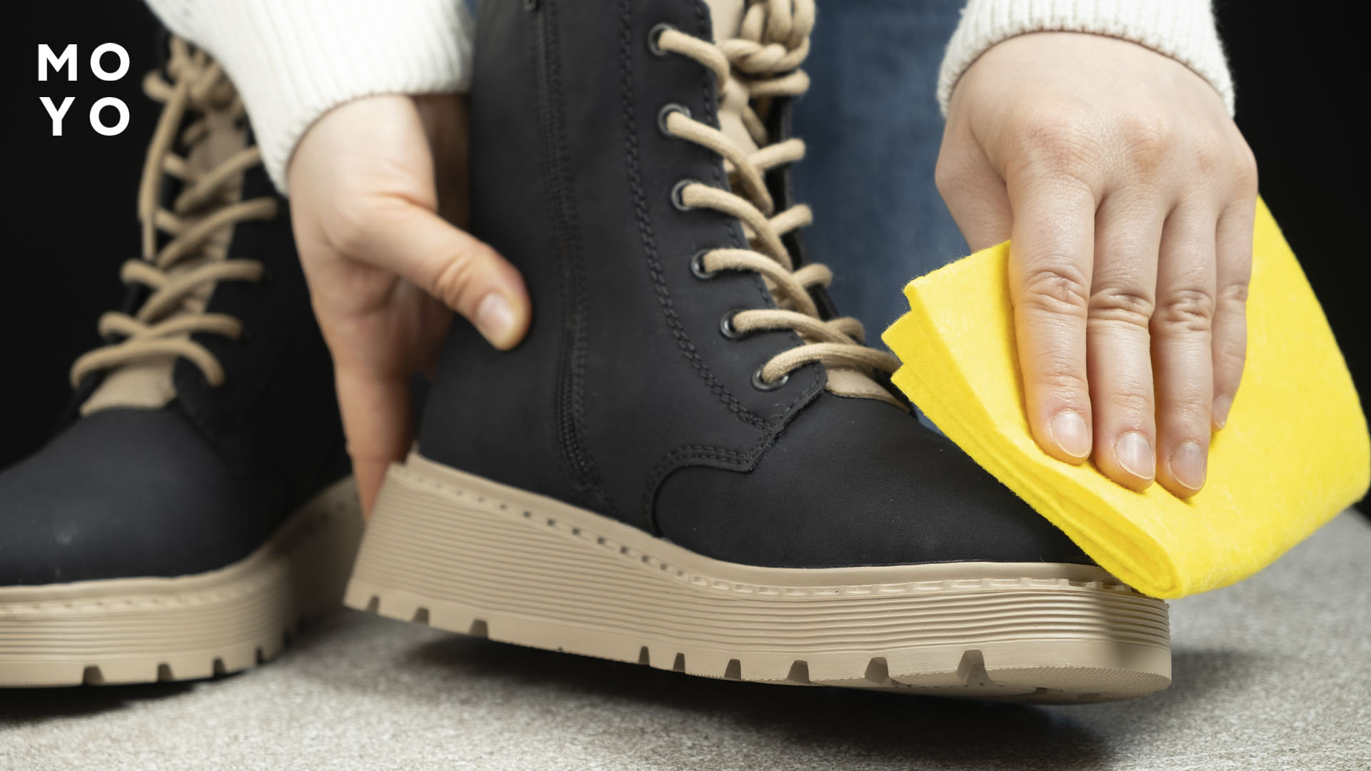  протирати серветкою черевики з нубуку