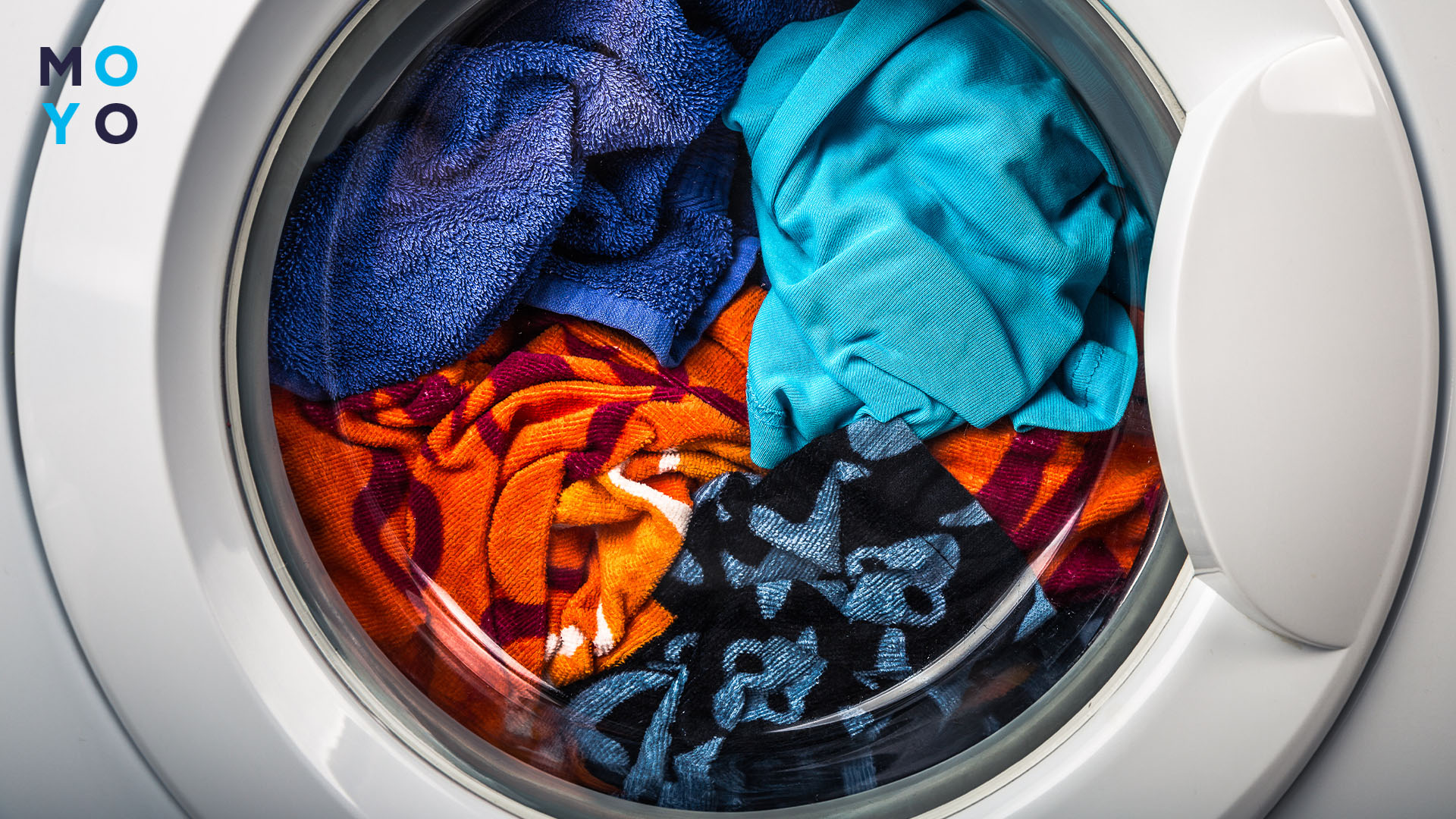 багато речей у пральній машині