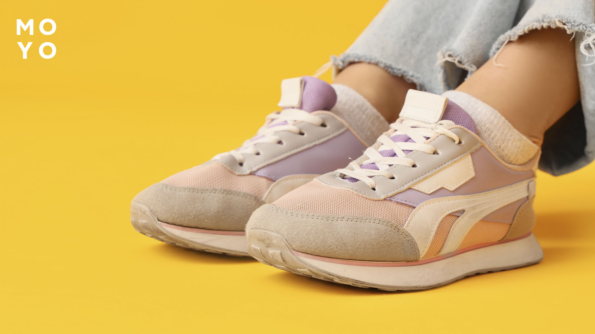 женские кроссовки