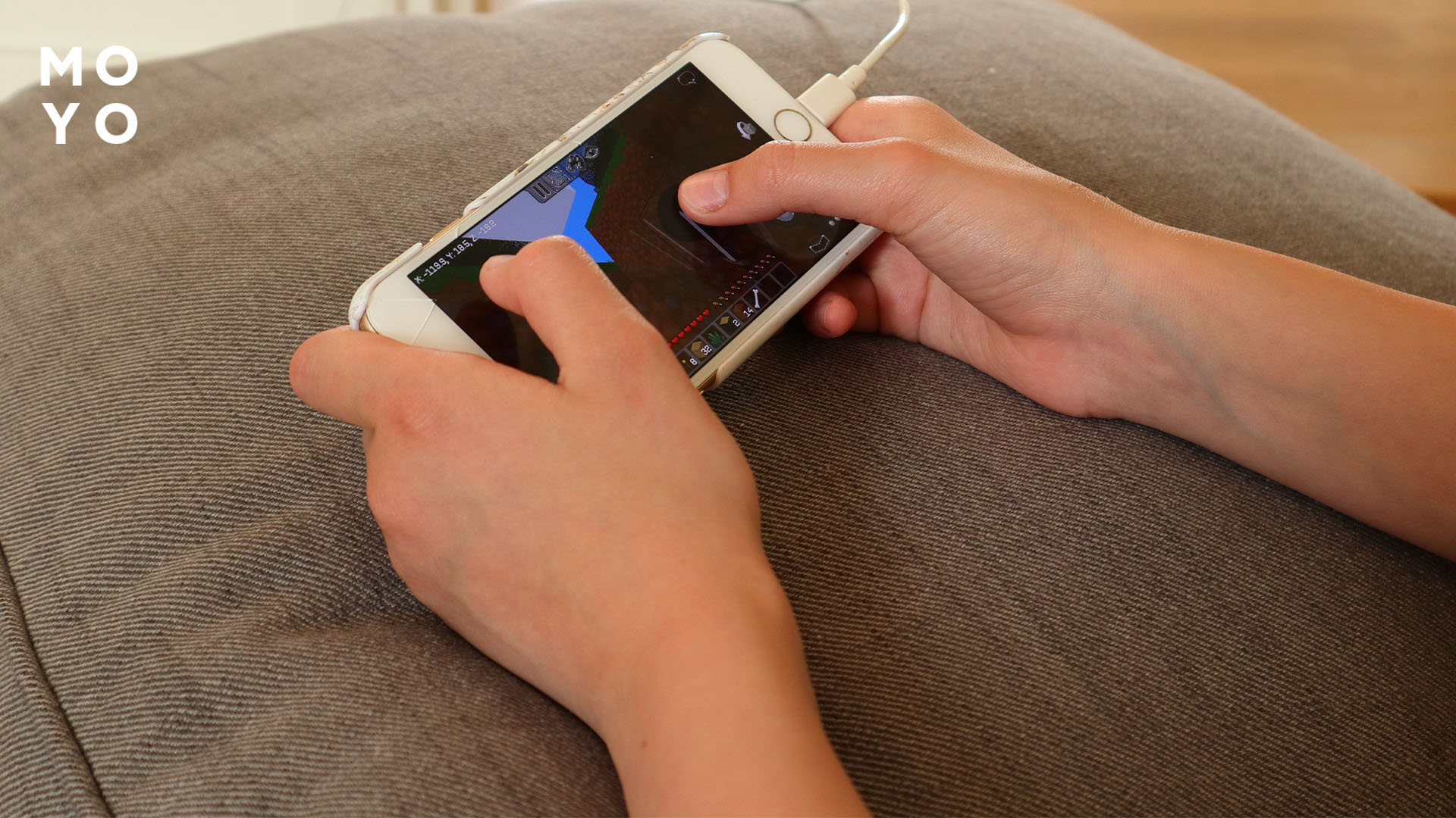 игра на телефоне