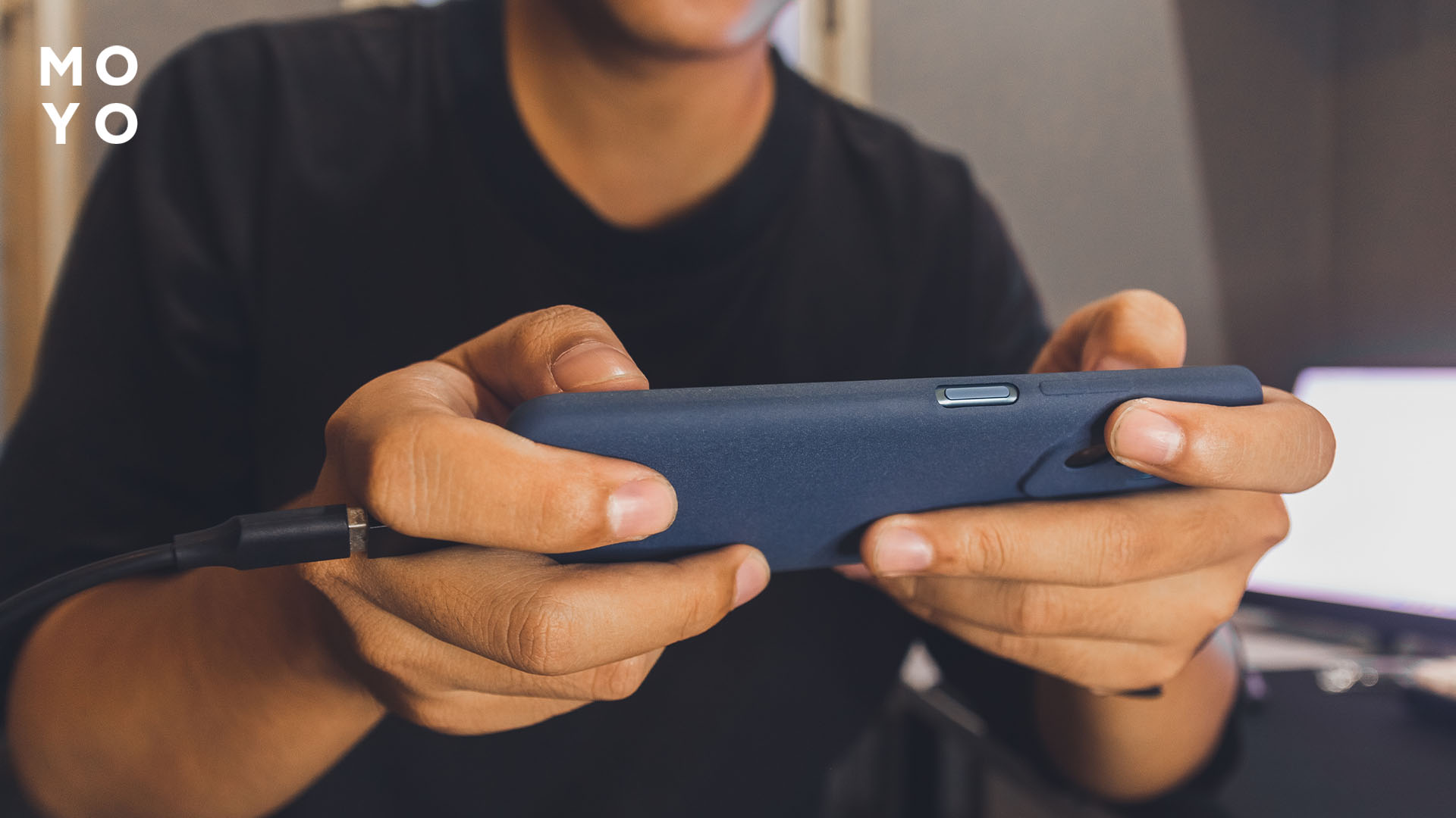 использование телефона на зарядке