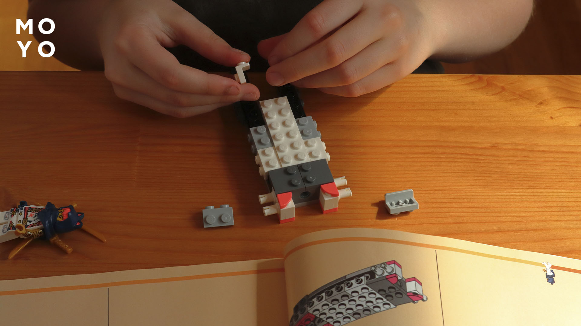 зібрати з ЛЕГО танк