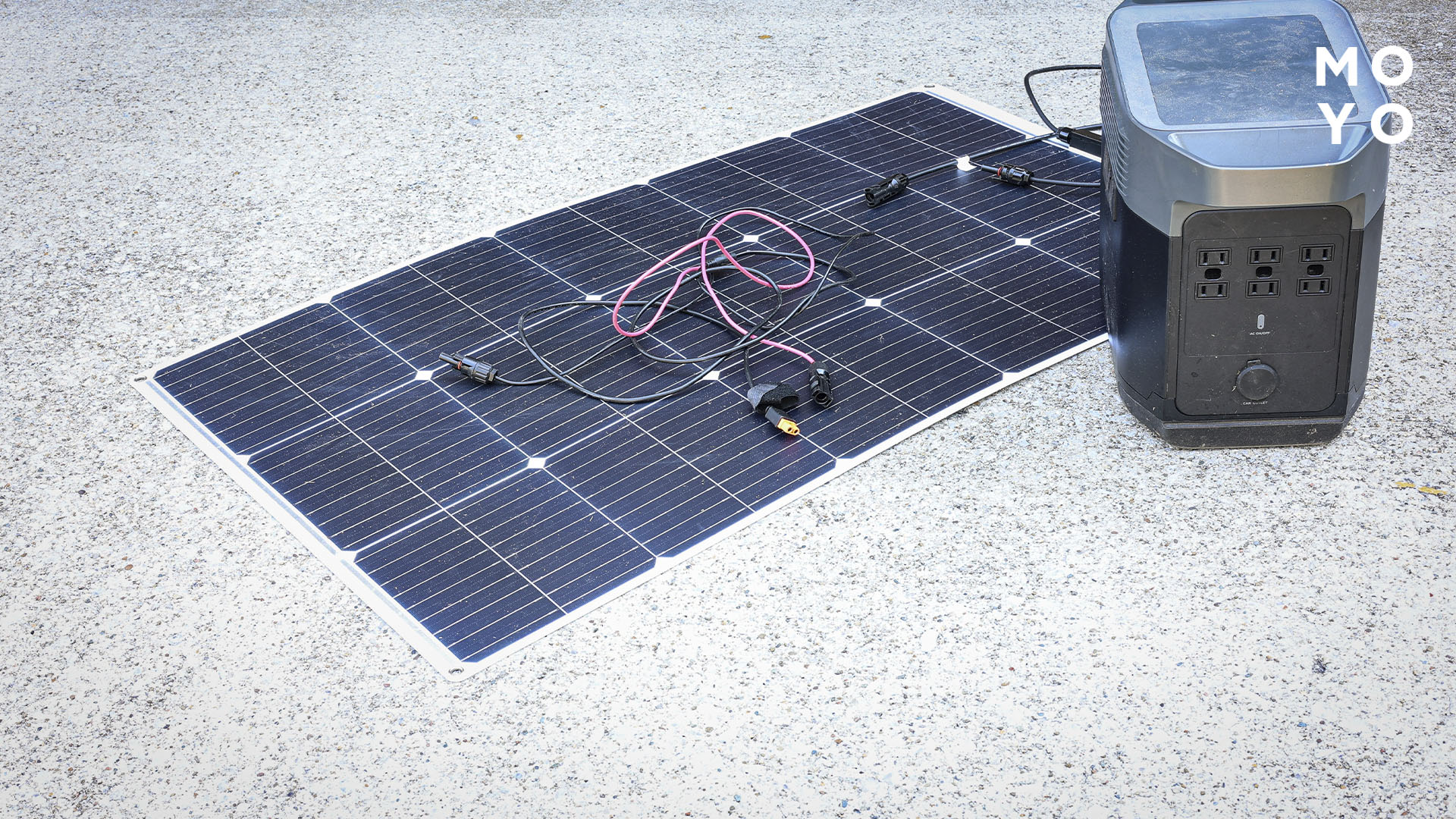 Сонячна панель і зарядна станція