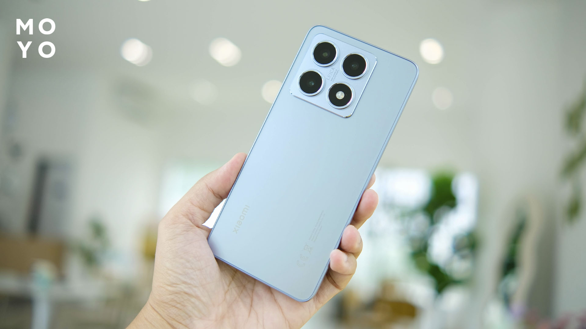 флагман Xiaomi 14T в руці