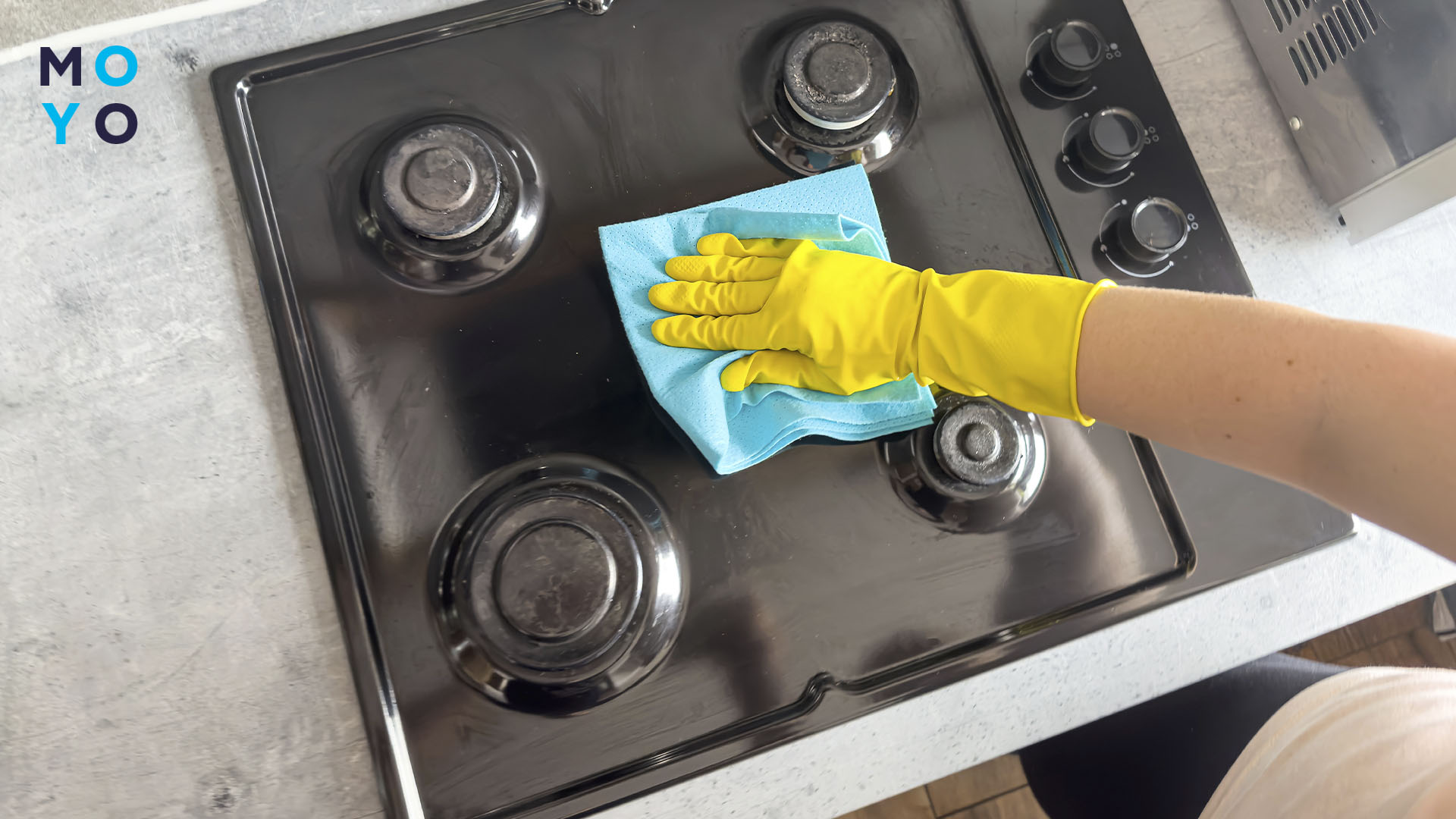 протерти плиту з нержавіючої сталі