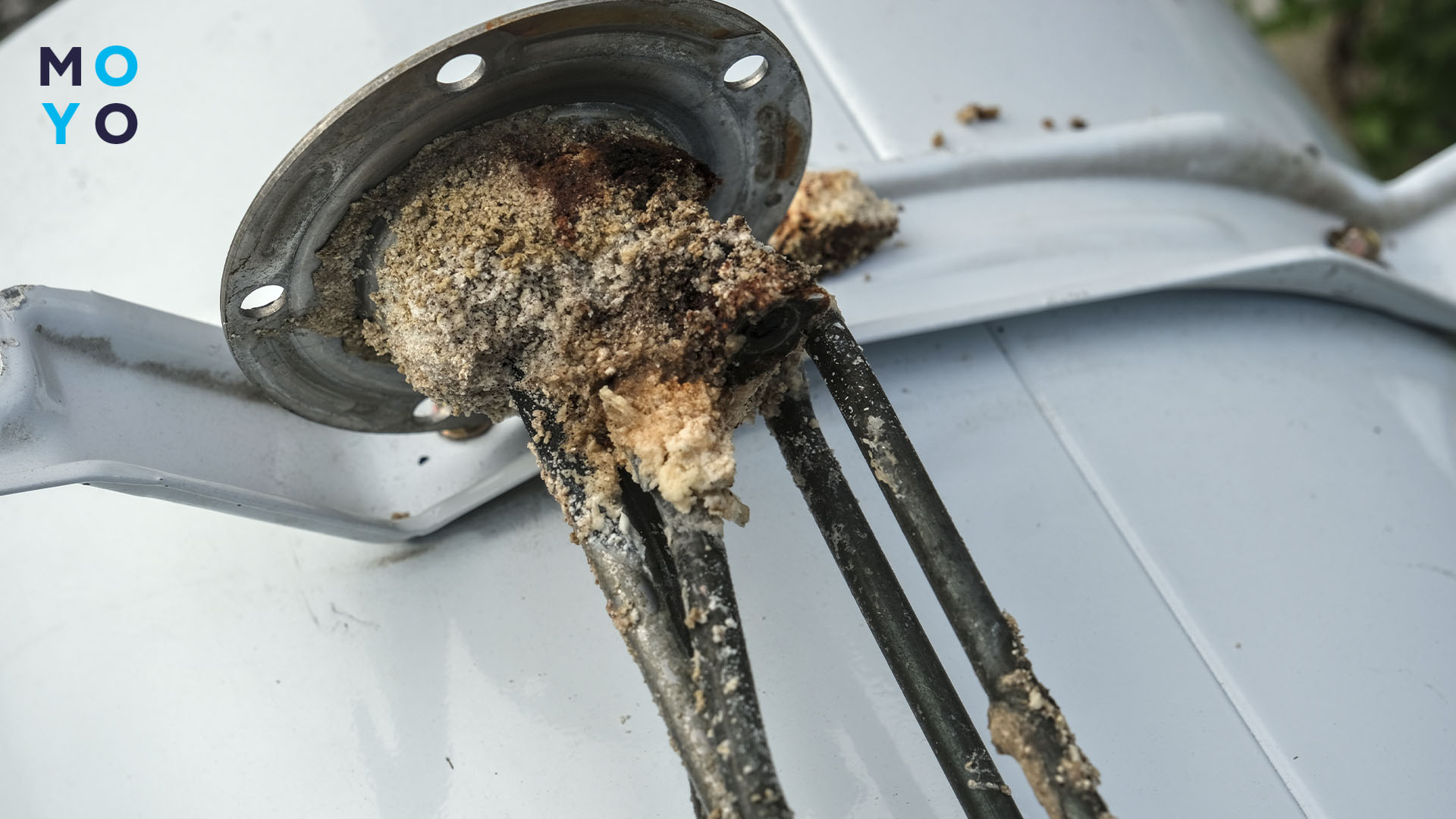 забруднення в баку водонагрівача