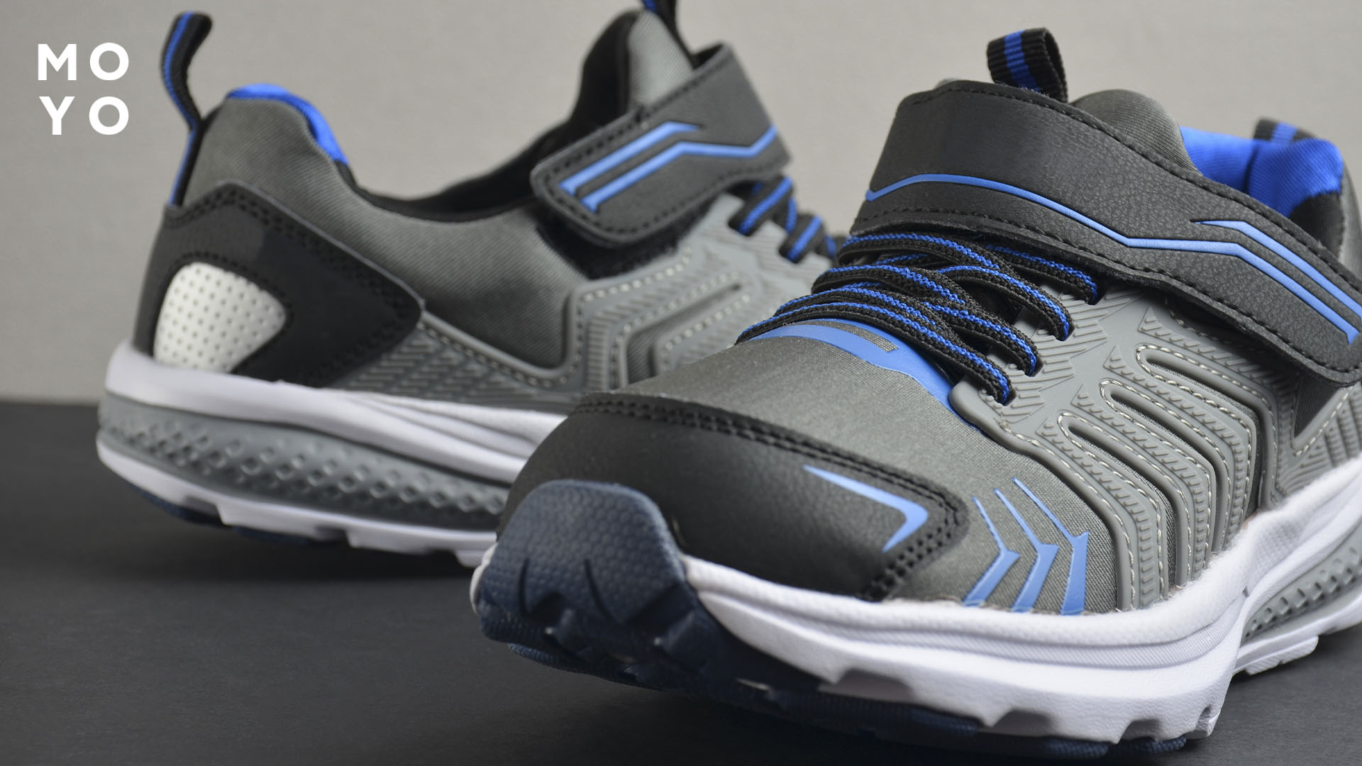 спортивные кроссовки