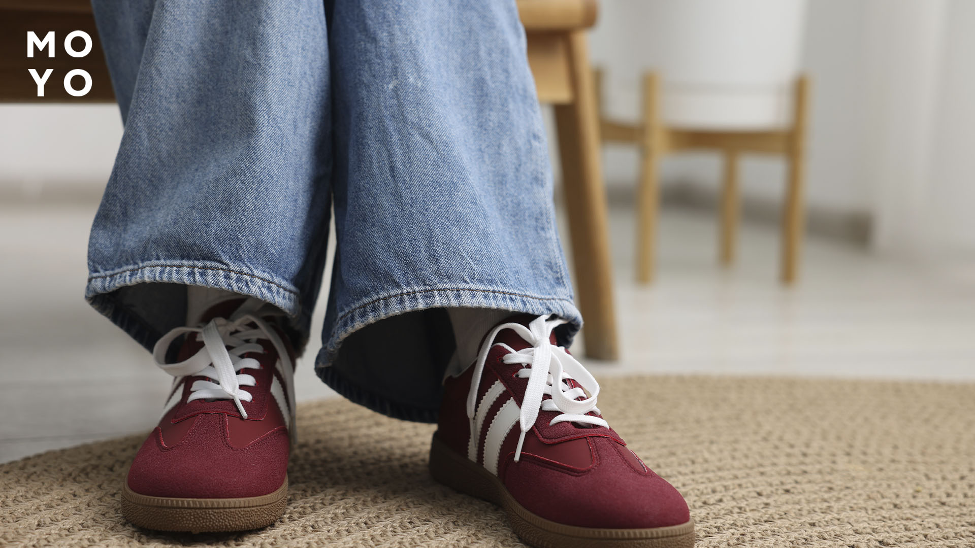 бордовые женские кроссовки