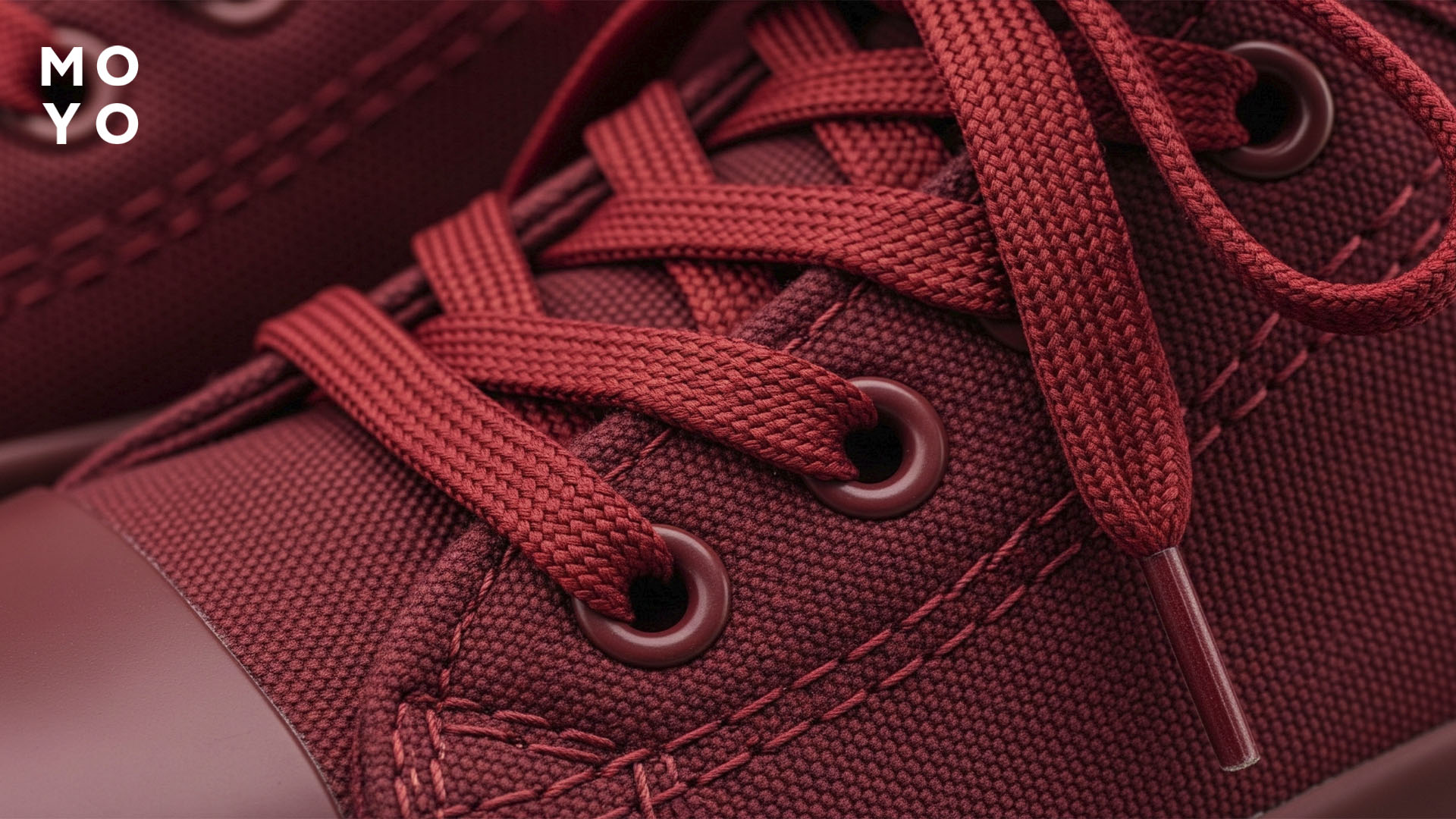 шнурівка червоних кедів