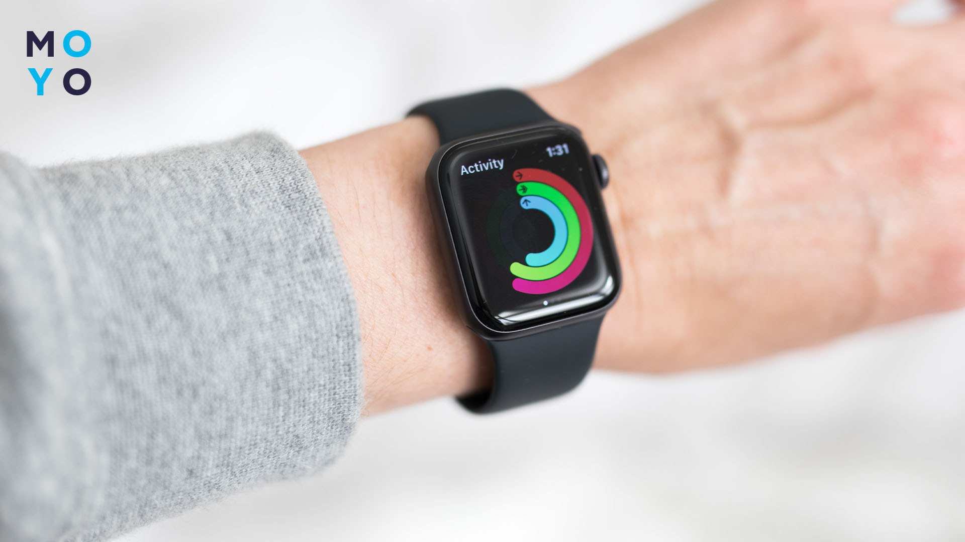 Часы Apple Watch показывают активность