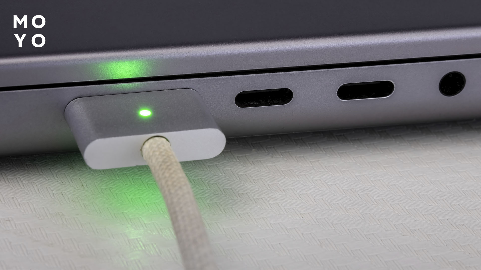 Порты и подключение MacBook