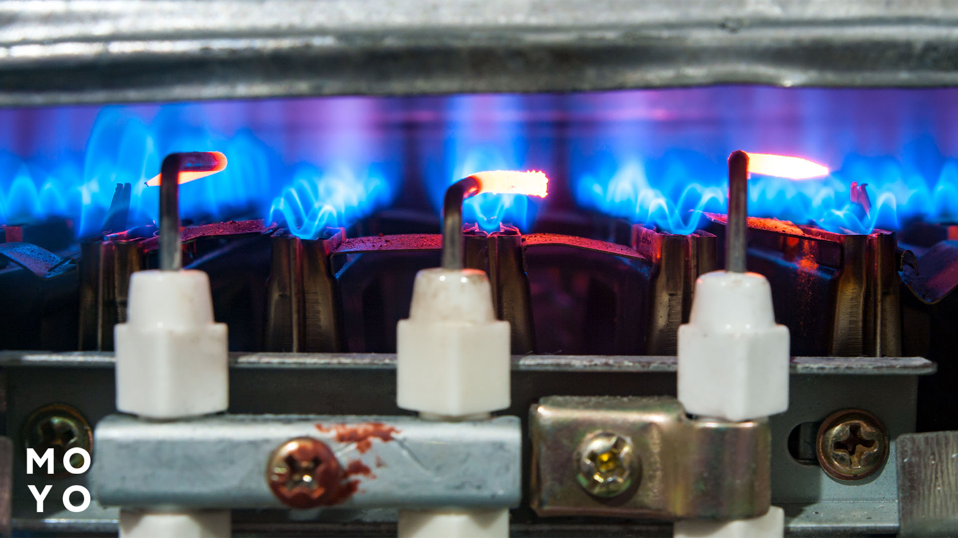 Газовая колонка работает