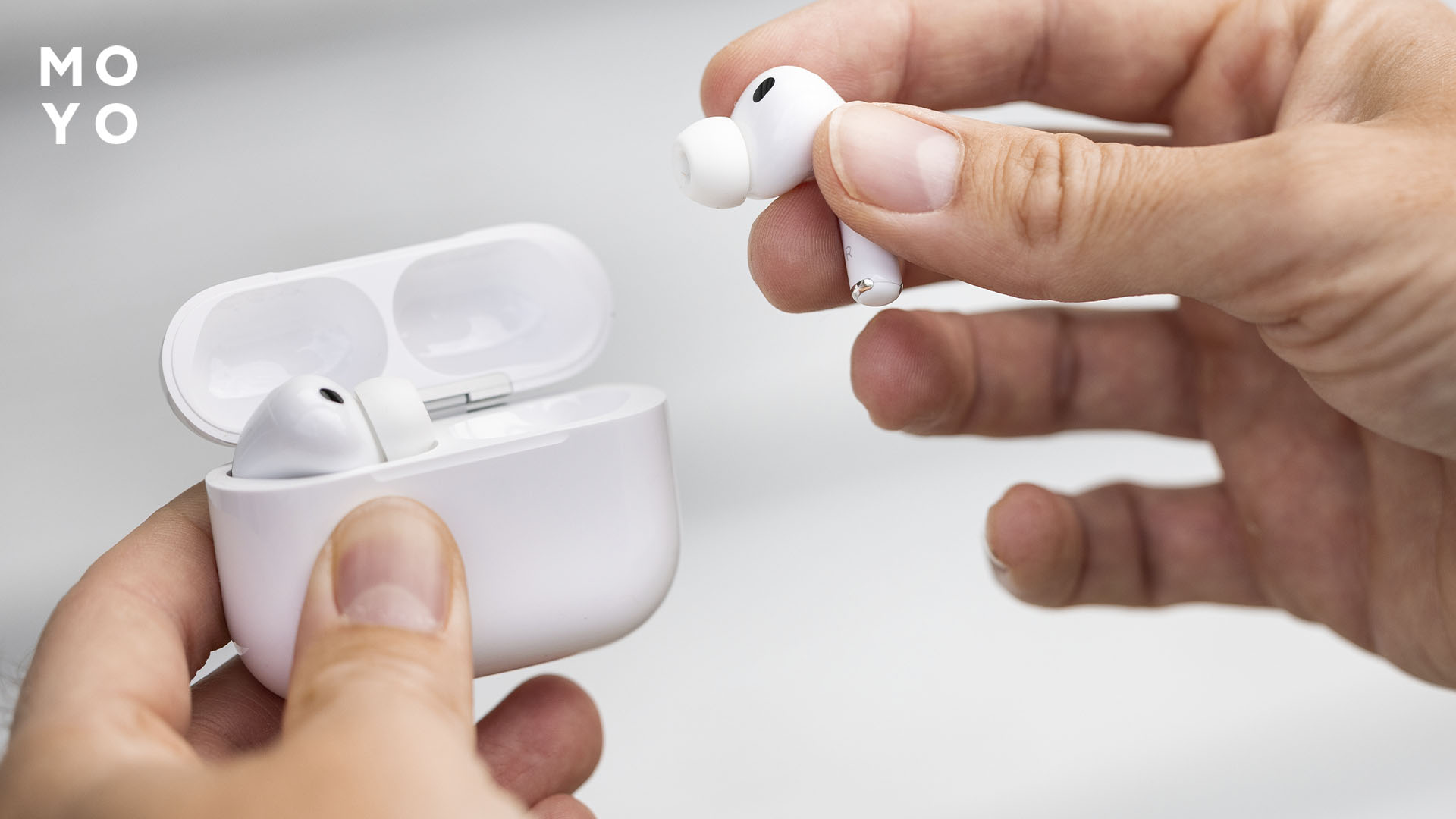 AirPods Pro 3 у руках