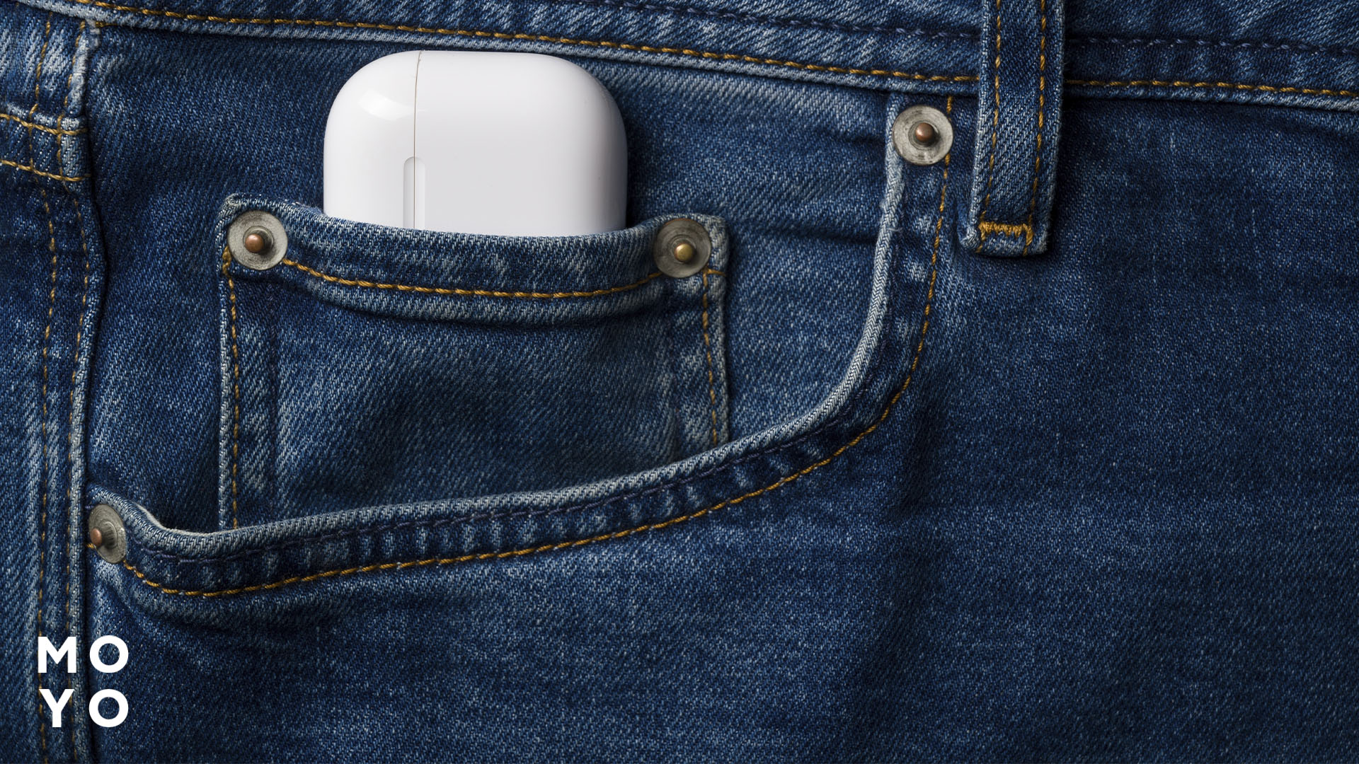 AirPods в кармане