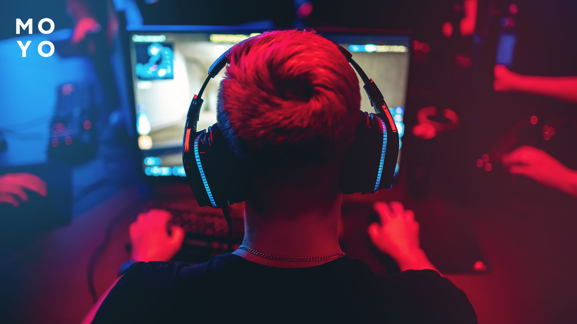 Чем игровые наушники отличаются от обычных