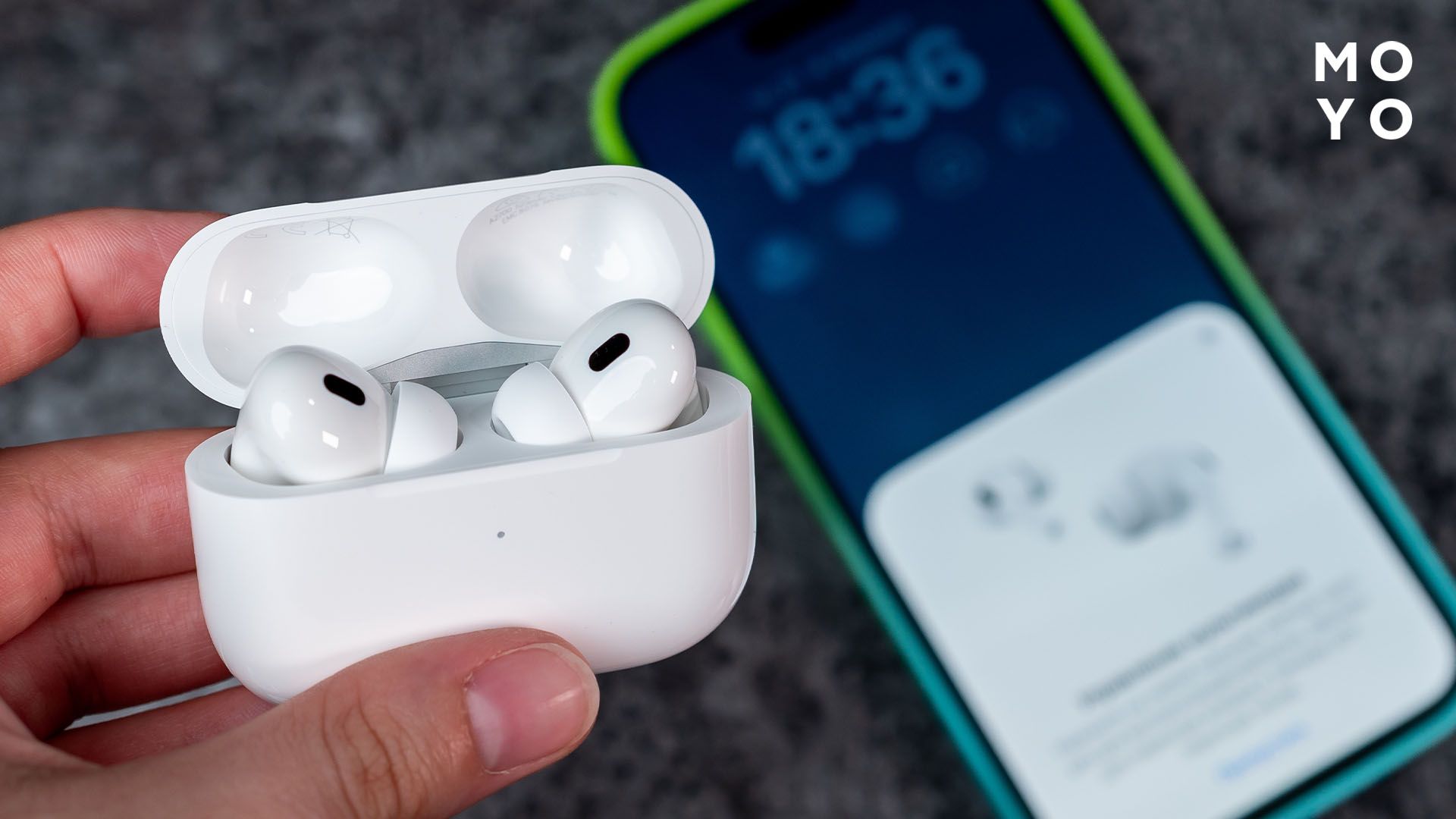 AirPods у прив'язці до смартфона