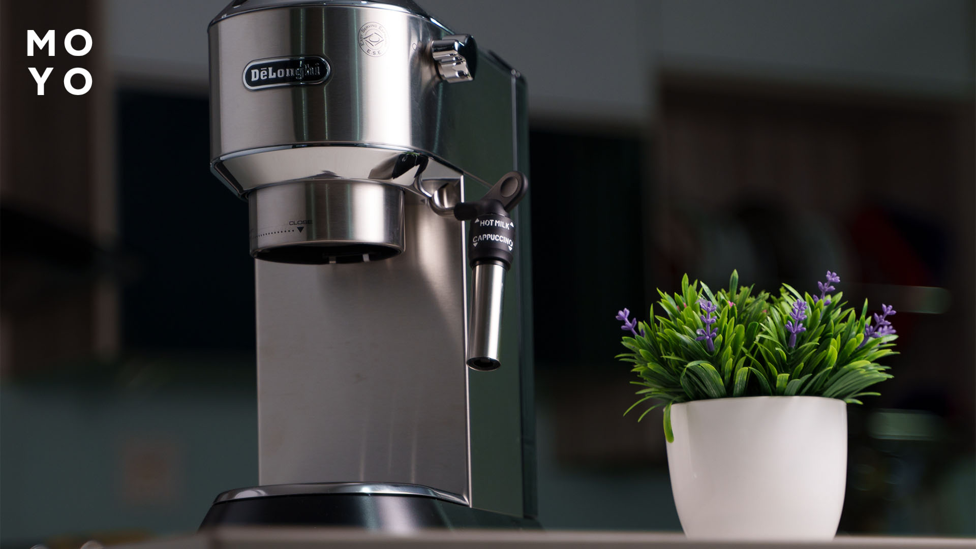 Кофемашина от бренда Delonghi