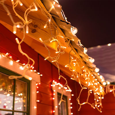 Как повесить уличную гирлянду — 2 варианта подключения