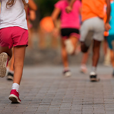 ТОП 10 кросівок до школи: легкі, міцні та модні варіанти