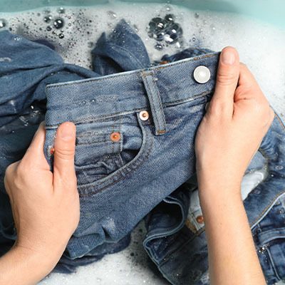 Как правильно стирать джинсы в машине и вручную — 15 правил