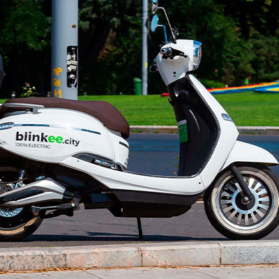 Нужны ли права на электроскутер до 3 кВт — разбираем все нюансы