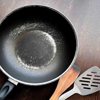 Как понять что сковорода испортилась — 5 показателей для разных покрытий