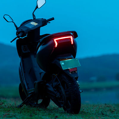 Как управлять электроскутером —  3 шага к уверенной езде с нуля