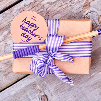 33 подарунки на День учителя, які справлять враження