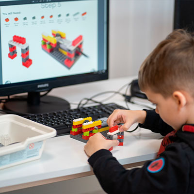 Ігри з LEGO на уроках: 4 способи розвинути увагу, уяву та командний дух