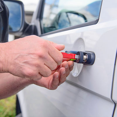 Як відкрити машину, якщо ключі всередині — 12 трюків від автоспеціалістів