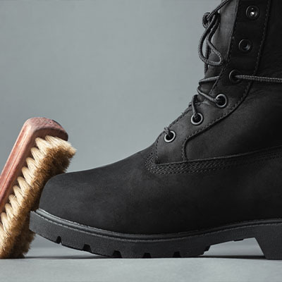 Як правильно доглядати за зимовим взуттям — 5 кроків, після яких воно не тріскається і не промокає