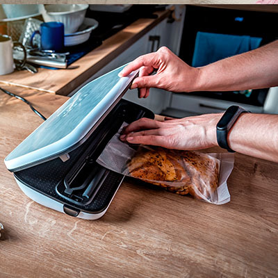 Принцип роботи вакууматора — 4 причини, навіщо його вибирають для дому