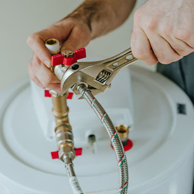 Вимкнений бойлер шумить — 5 причин і що з цим робити