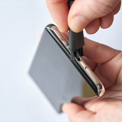 Як почистити роз'єм зарядки iPhone — 5 перевірених способів відновити контакт