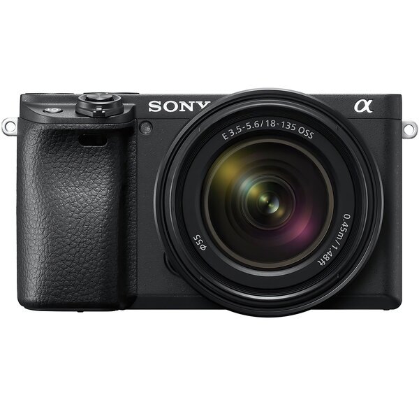 Акція на Фотоаппарат SONY Alpha a6400 + E 18-135 mm f/3.5-5.6 OSS (ILCE6400MB.CEC) від MOYO