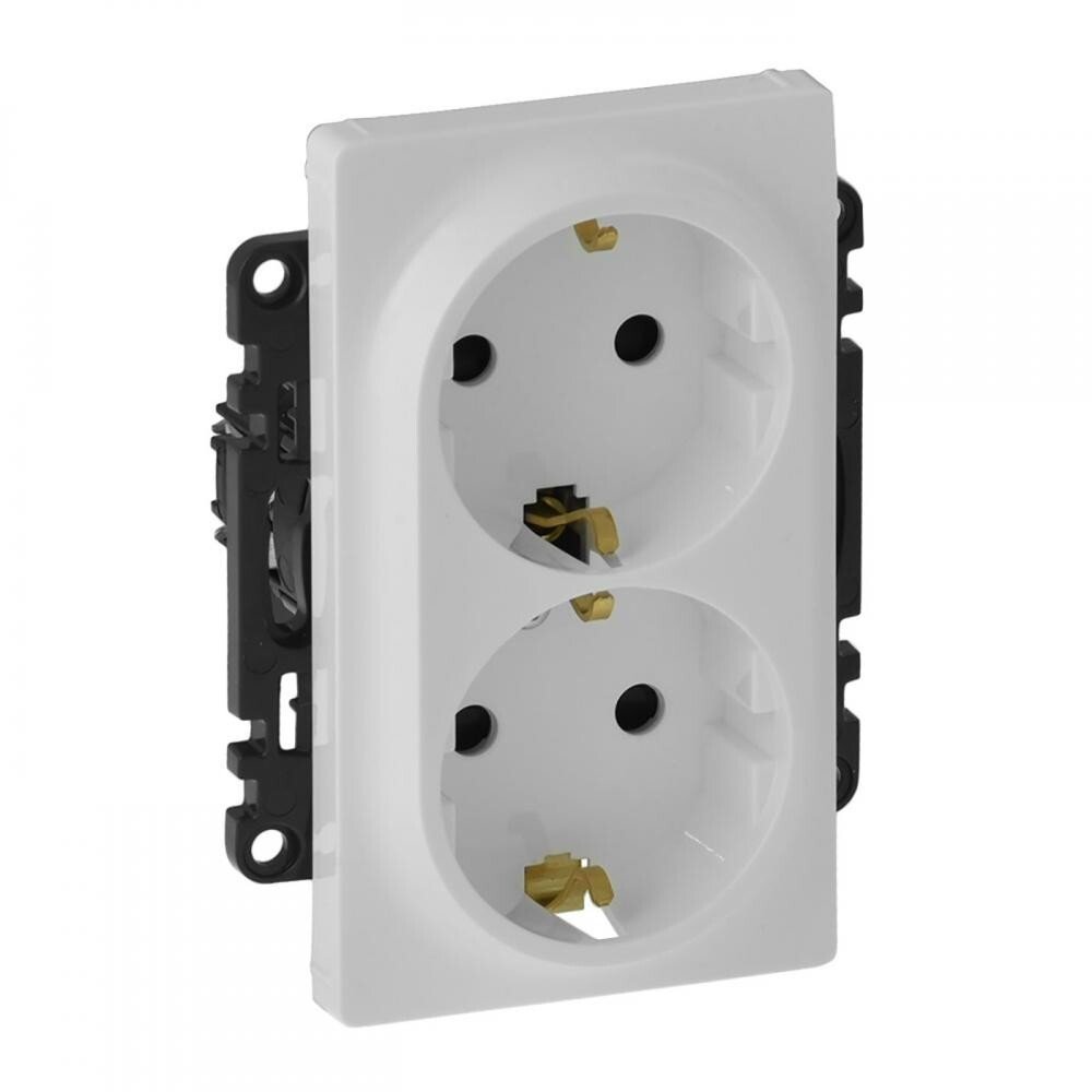 Розетка двойная 2К + З 16А 250В со шторками Valena LIFE Legrand, Белый фото 1