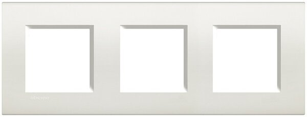 

Рамка 3 поста Legrand Bticino LivingLight, Белый
