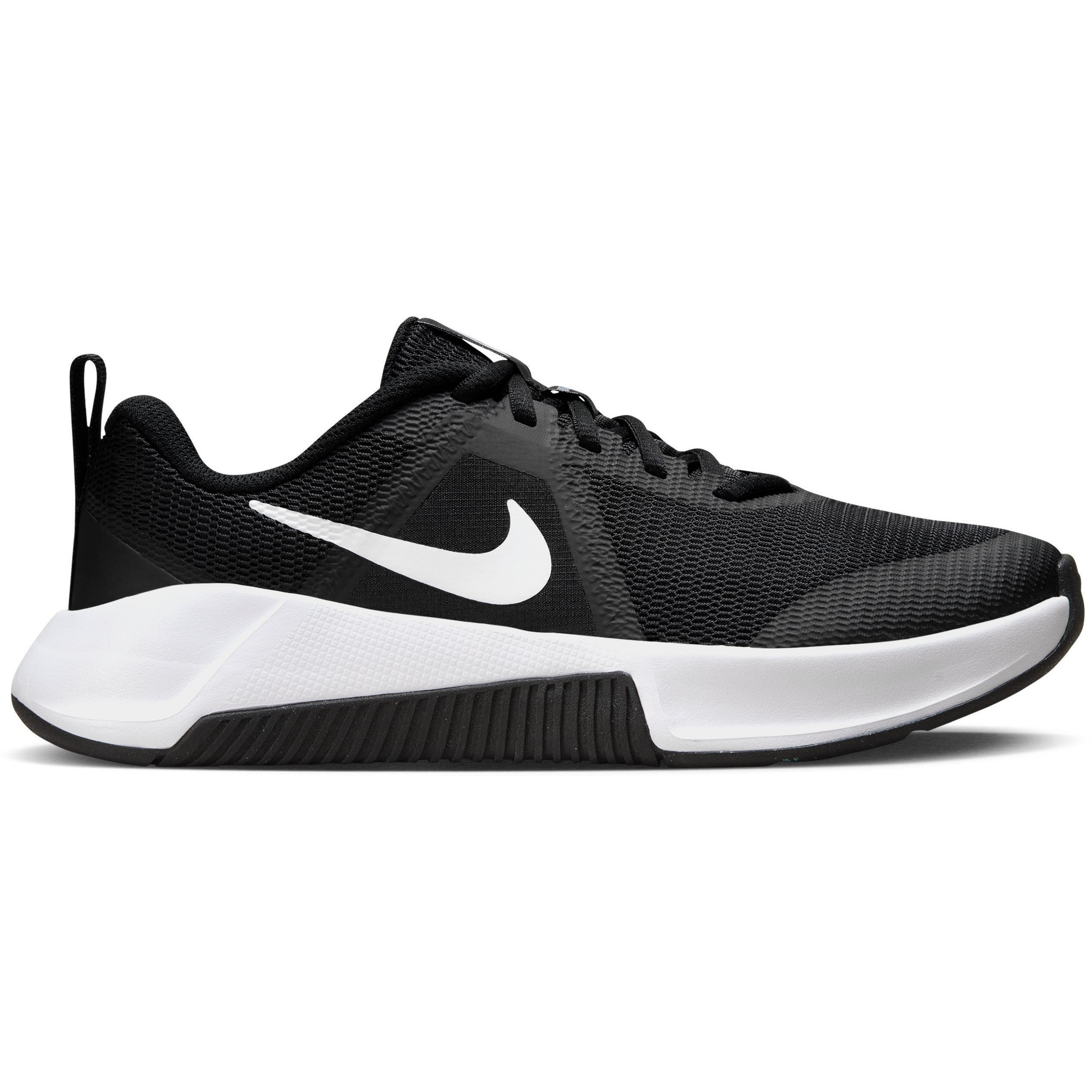 Кроссовки женские Nike W Mc Trainer 3 FQ1830-001 38 (7 US) черные фото 1